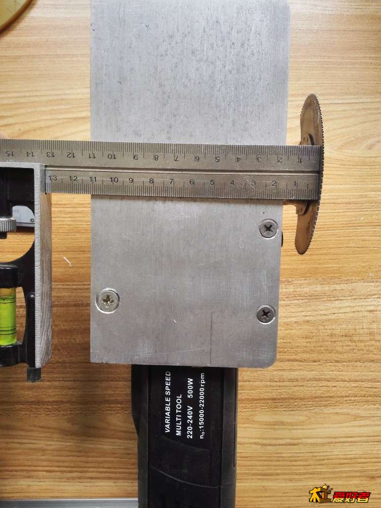 靠山边缘到锯片距离111mm