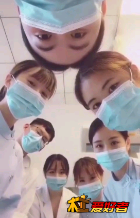 医护看着.png