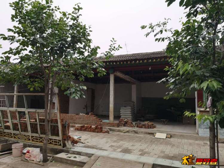 平时看瓦工师傅砌墙满轻松的，自己动手还真是累啊