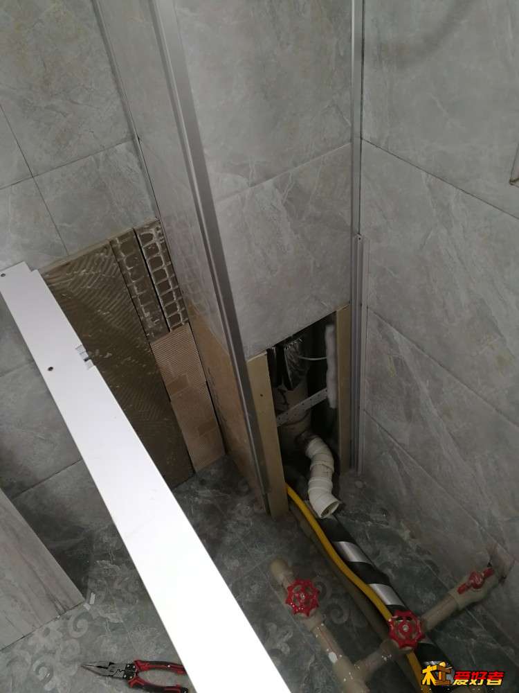 下水管用的也是铝合金隔板