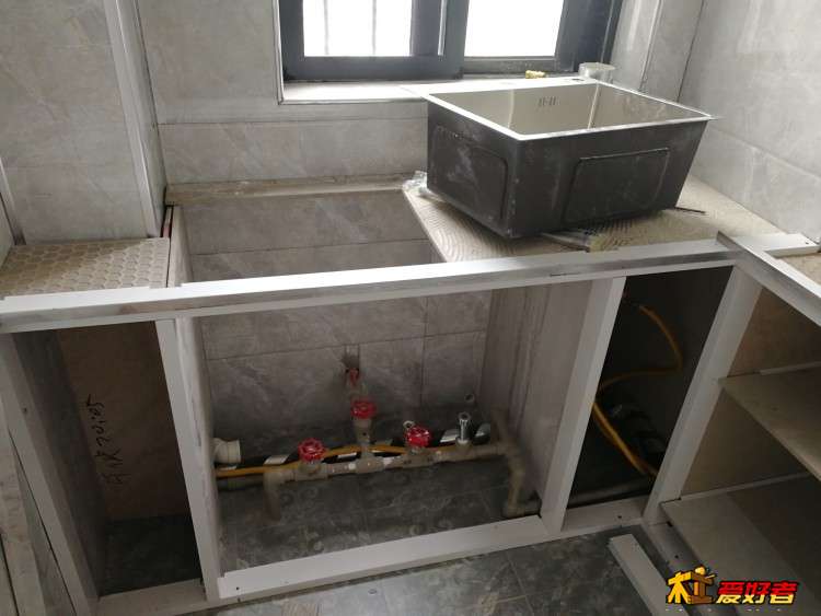 做收口的铝合金线条