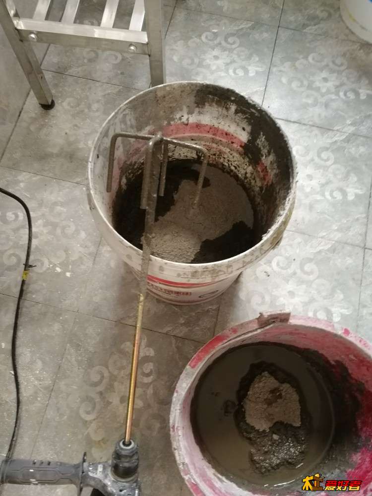开始抹水泥