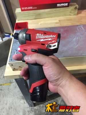 Milwaukee-M12-Surge-7.jpg
