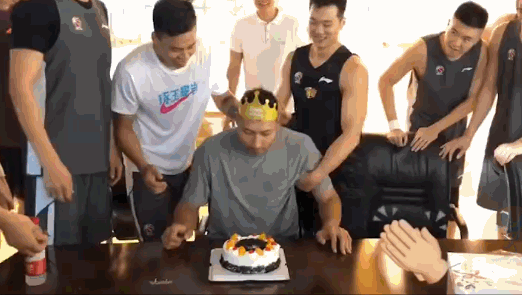 1540949393874.gif