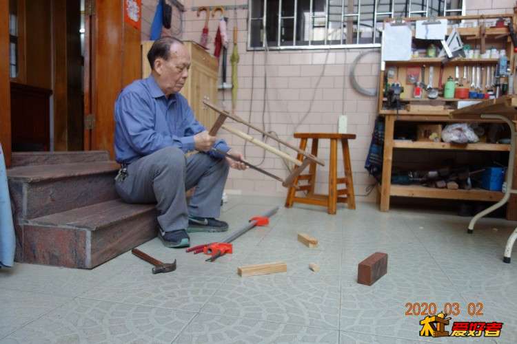 弹锯条是否拉紧