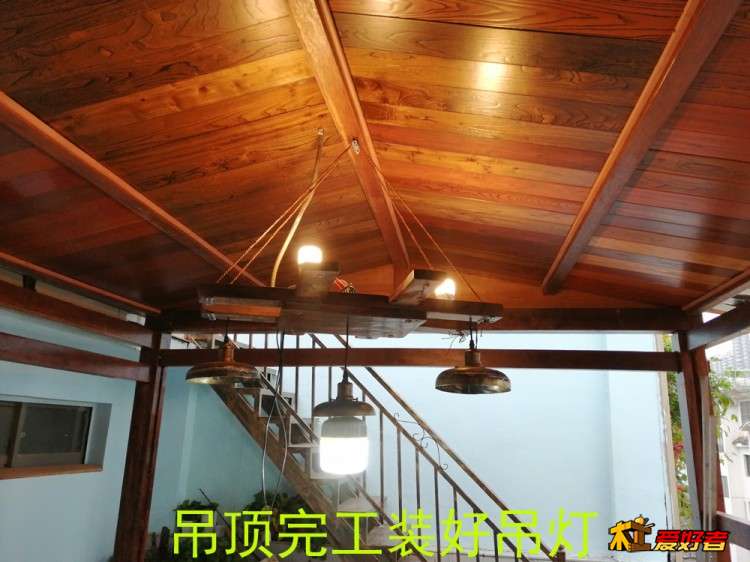 吊顶完工装好吊灯.jpg