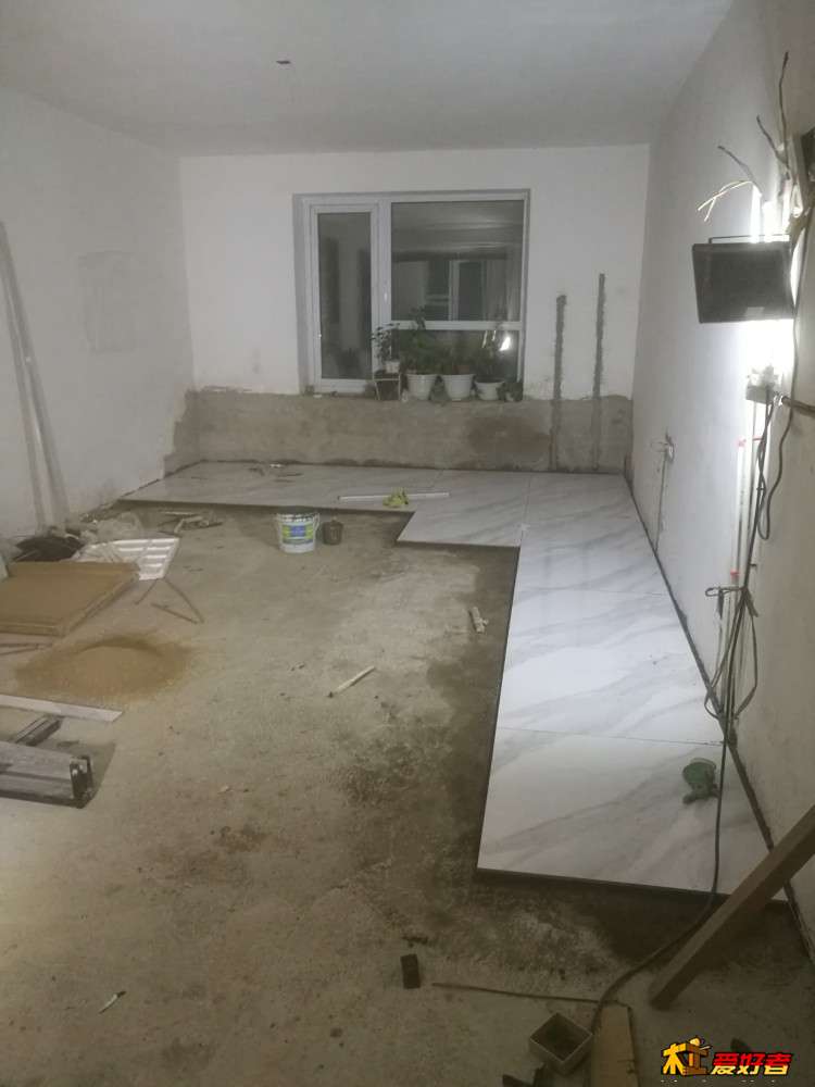 地下室瓷砖弄完了