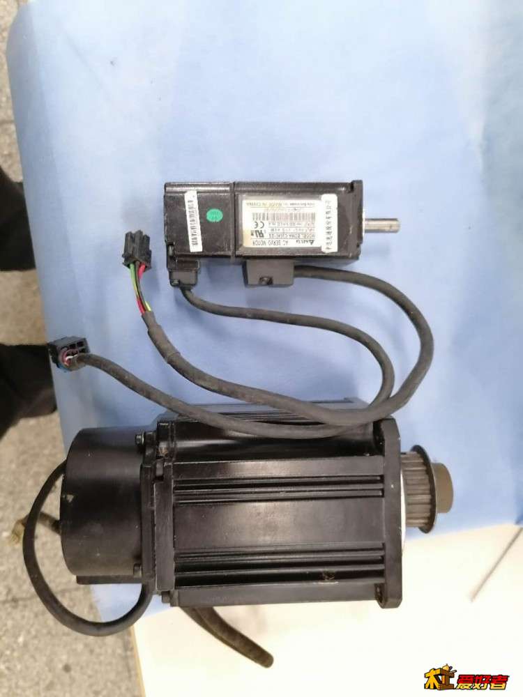 台达100瓦与动员750瓦对比图