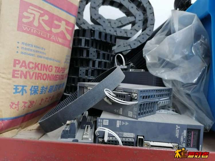 三菱JE系列400瓦驱动器图.jpg