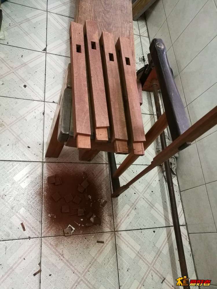 凳腿出榫.jpg