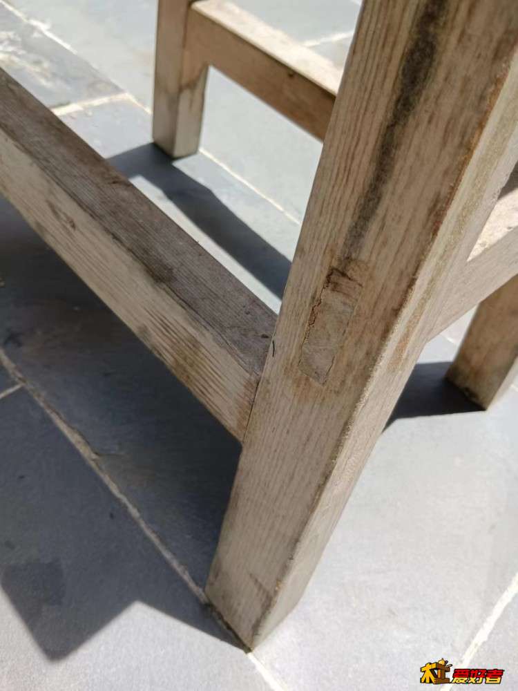 3-3-八叉凳的榫卯仍然完好.jpg