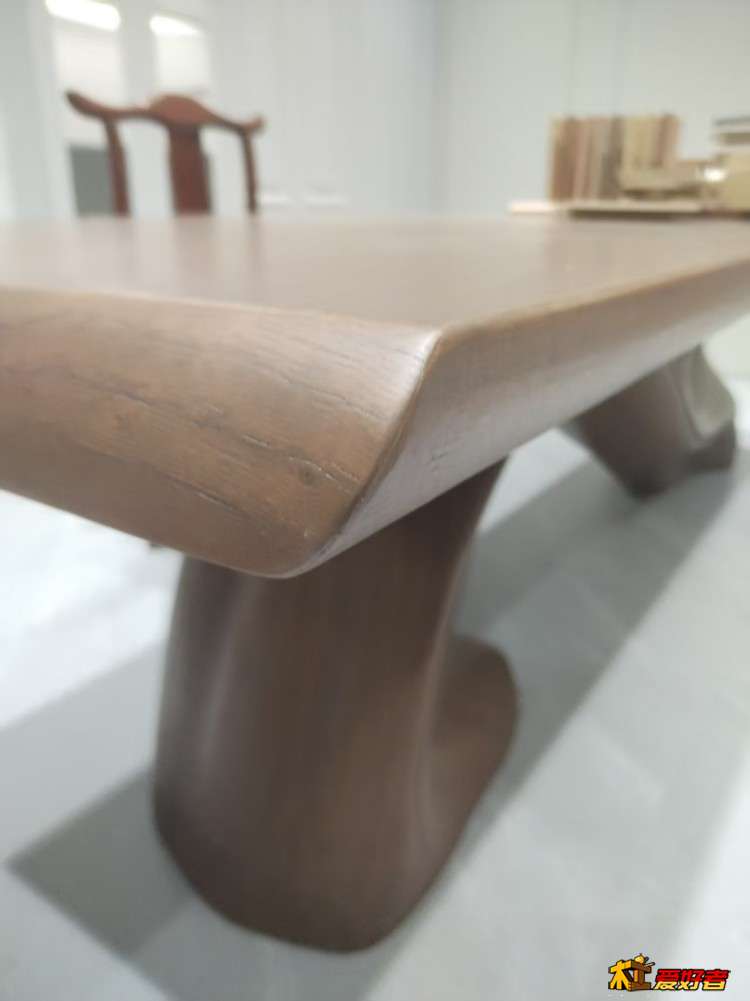 大倒角的左面设计其实更好一点