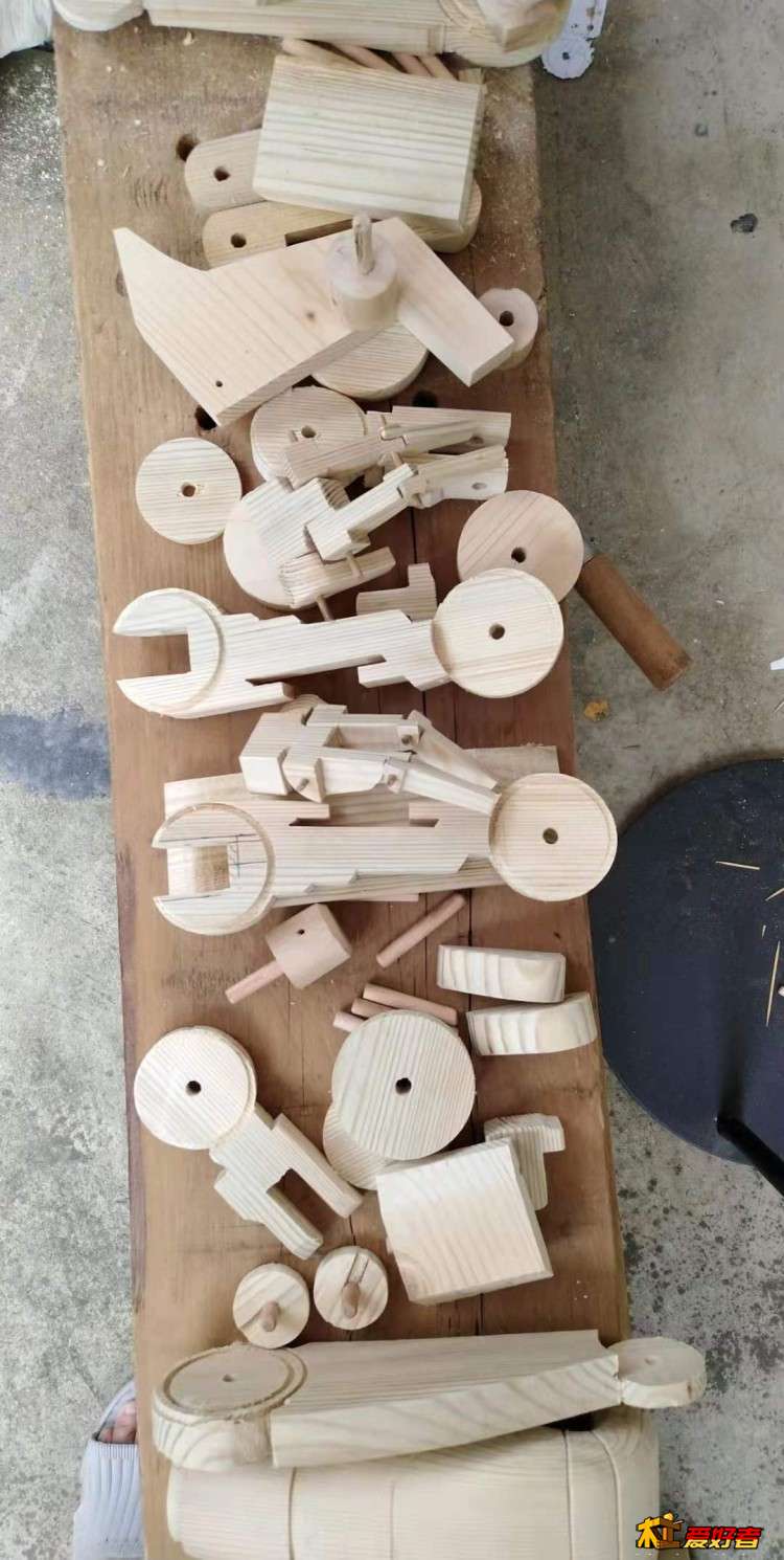 无聊就玩木头——星球大战机B1器人