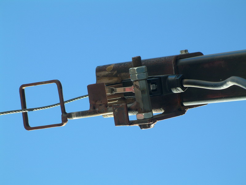 上部限位开关，这个设计时颇费了一番功夫