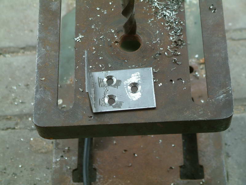 连接板转沉头孔