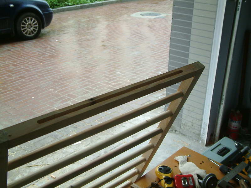 栏板一侧铣出直槽