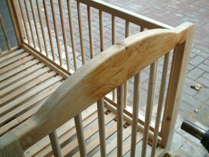 看看效果，左面的是没经热风枪加热的，右面是加热后蜡熔化渗入木材的效果