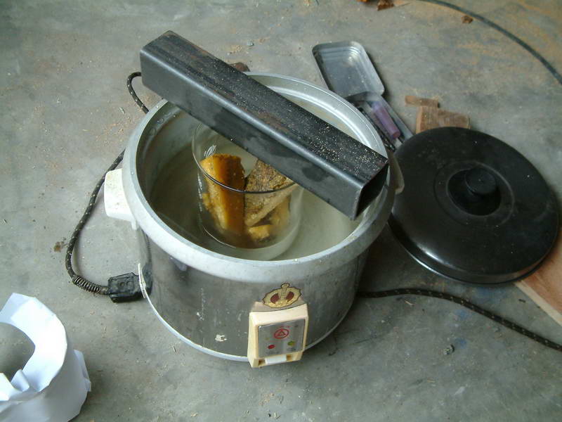 将蜂蜡水浴熔化