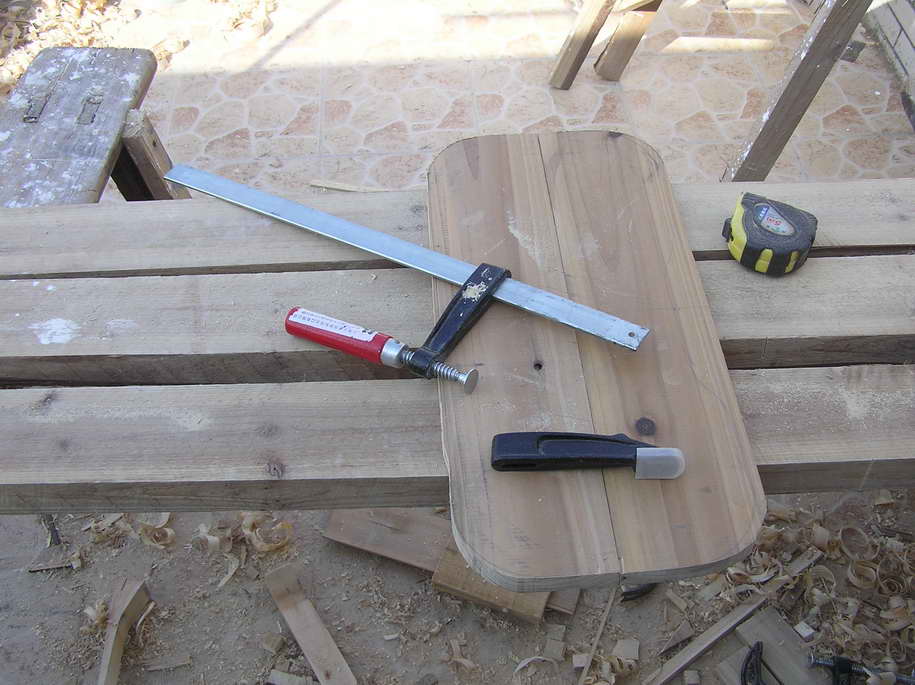 两块木地板拼成坐板,麦德龙买的F平,用着就两半了,自已修下再用