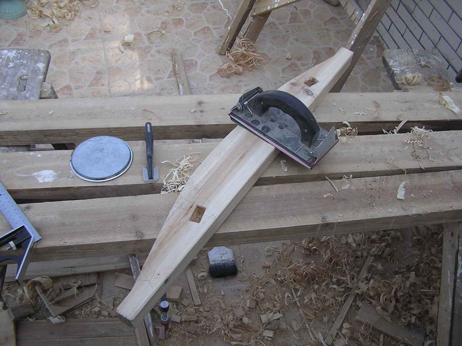 手工打磨绝对是体力活,而且粉尘大,建议有条件上砂光机和吸尘器,身体要紧