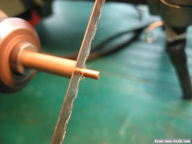 去除工件多余的螺丝（六角型的铜支架、电脑市场买来的）：