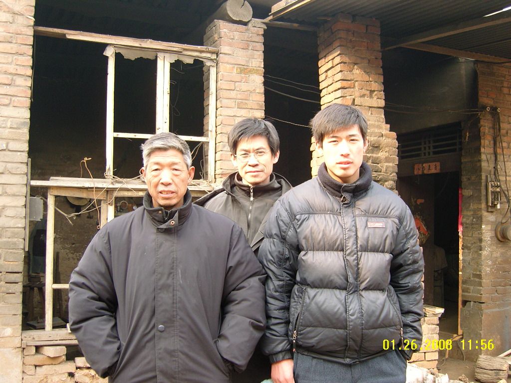 与铁匠第五代传人第六代传人合影