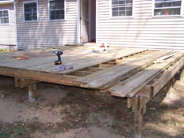 buillding deck 135.JPG
