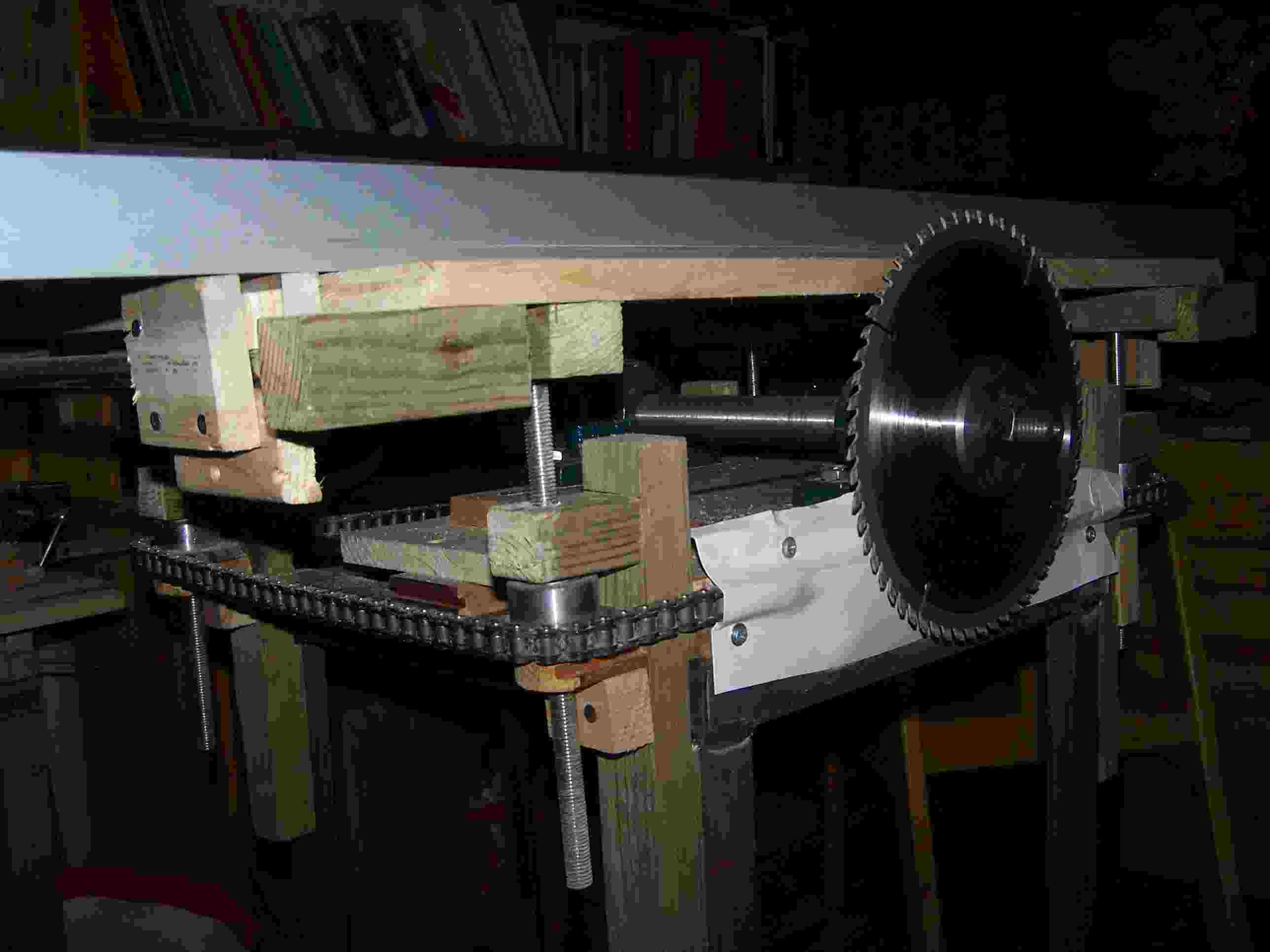 升降系统和滑轨，滑轨很不精确，每次都得调半天