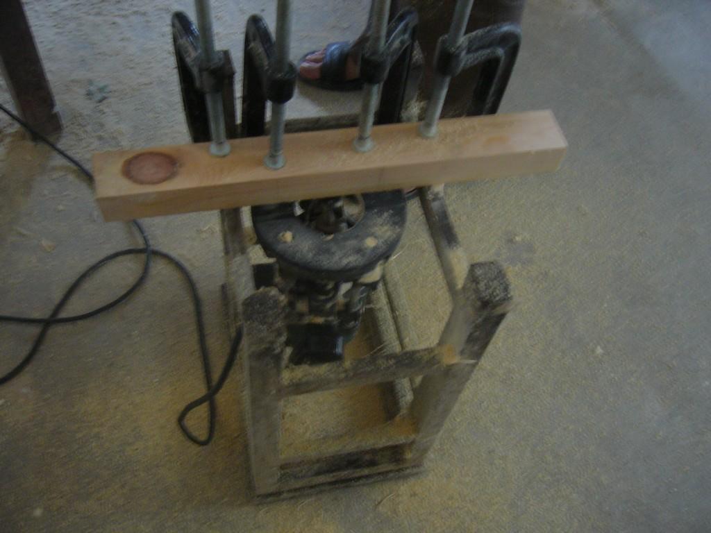 凳子倒放将雕刻机倒装拉槽