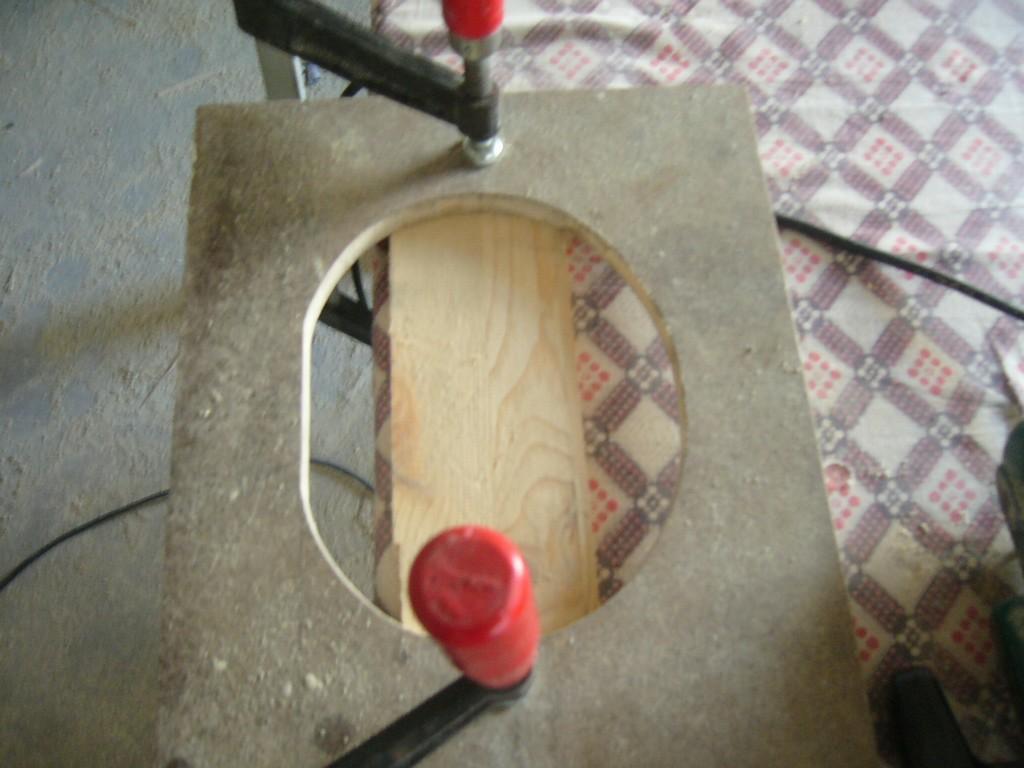 先固定好部件,上面的是模板