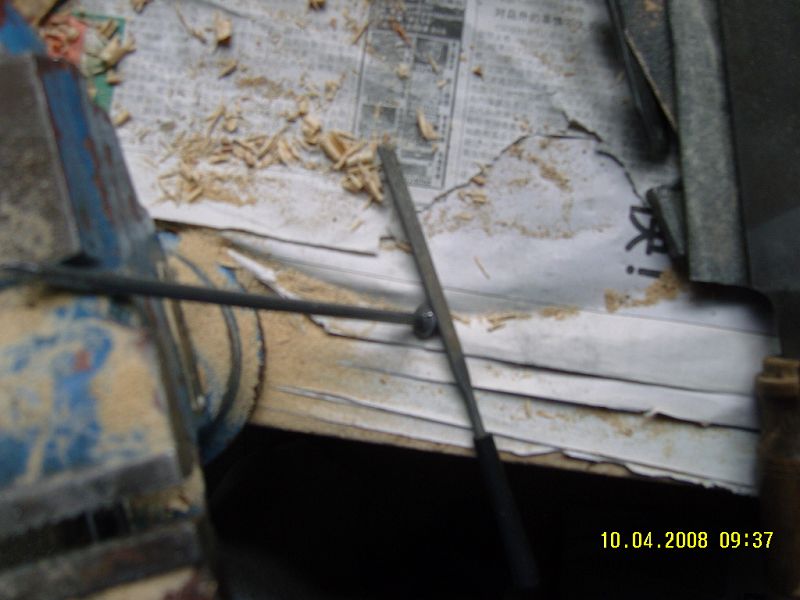 将钉帽周边锉削锐利