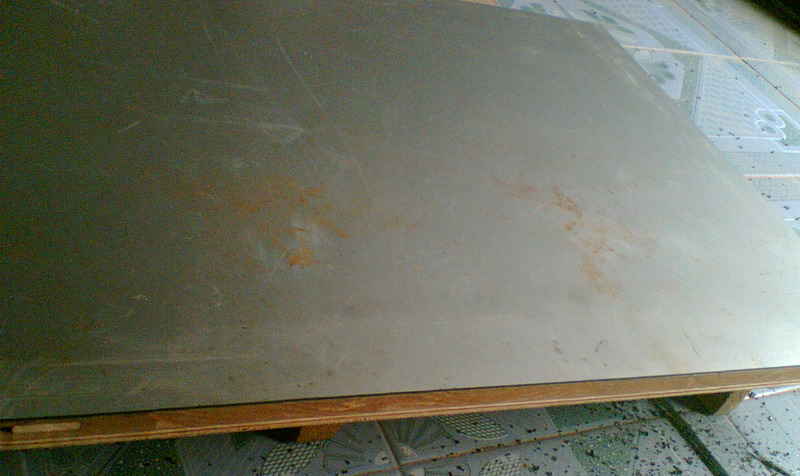 上面放过铁件染了点铁锈,利用上!