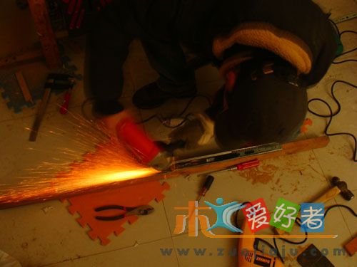 要过年了关门拉窗帘来点焰火