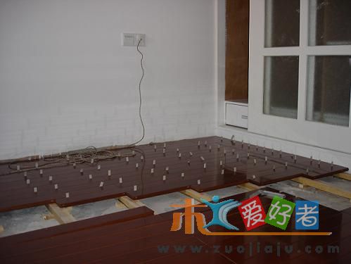我家的地板安装5.jpg