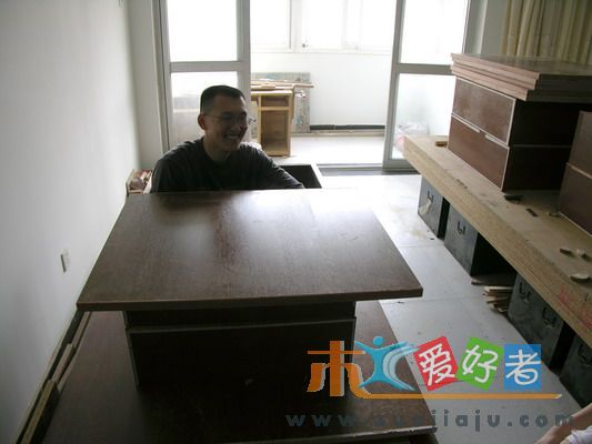 056儿子想睡婴儿床.jpg