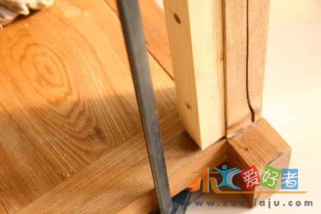 底层的隔板用的是上次做鱼缸柜剩的桦木集成材 用圆木榫链接
