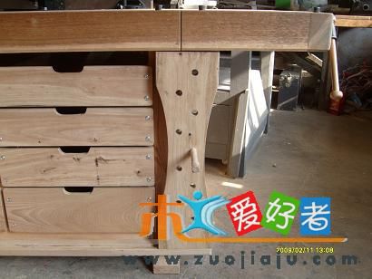 移到后边工具盒就能拉出来了