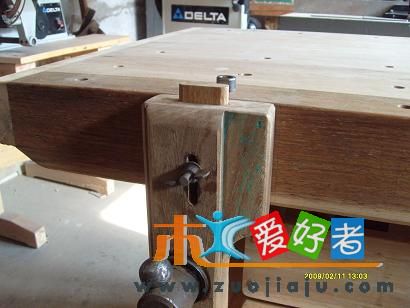 夹上面工件的时候把小木夹头拉上来