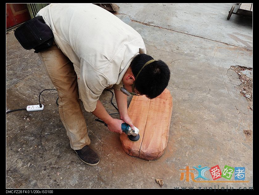 打磨要遵循由粗至细的原则（依次使用40--120--240号砂纸），否则很难收场