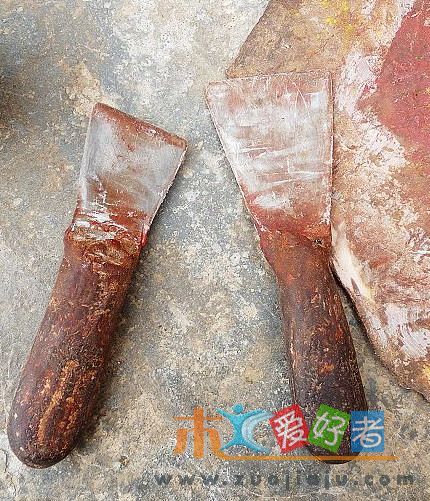 灰刀两把