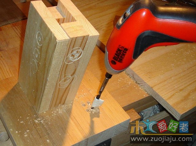 钻孔凿榫眼.JPG