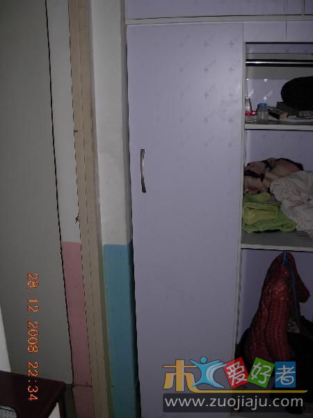 把门板锯的和墙一样曲线的。