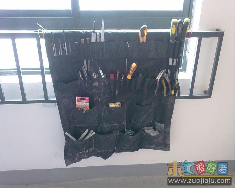 工具袋挂起来了，取用工具方便多了。