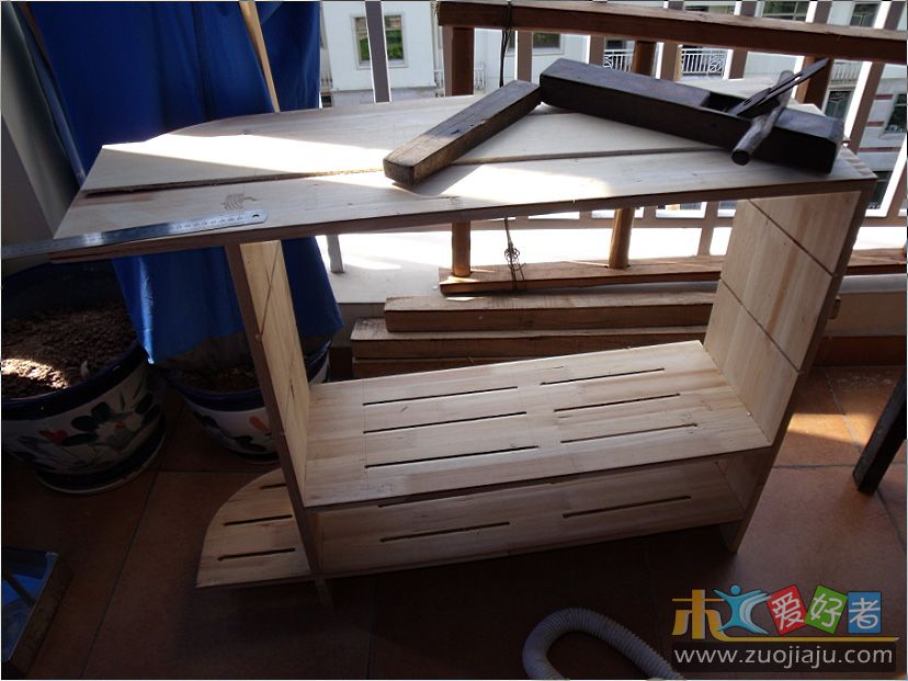 门外鞋柜装配好了框架 .jpg