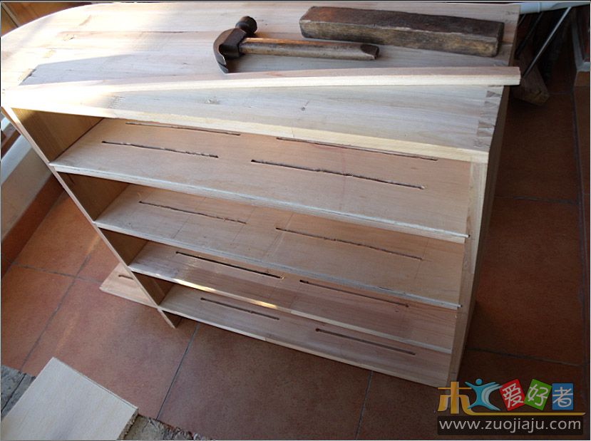 上面两层搁板是五夹板，后面都加了一根木条.jpg
