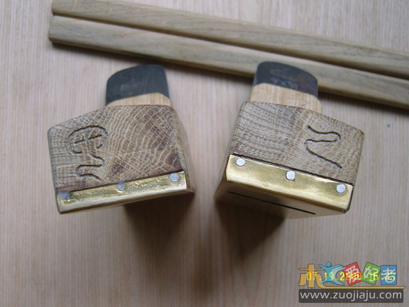 甲为粗刨，乙为细刨
