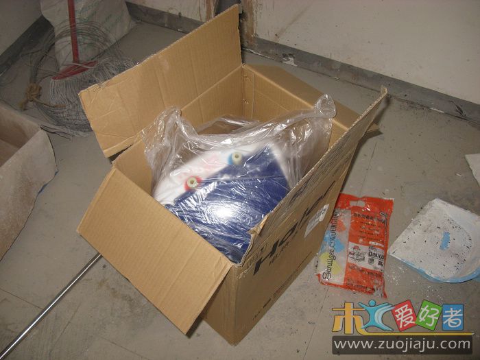 准备塞到柜子里的厨房用热水器