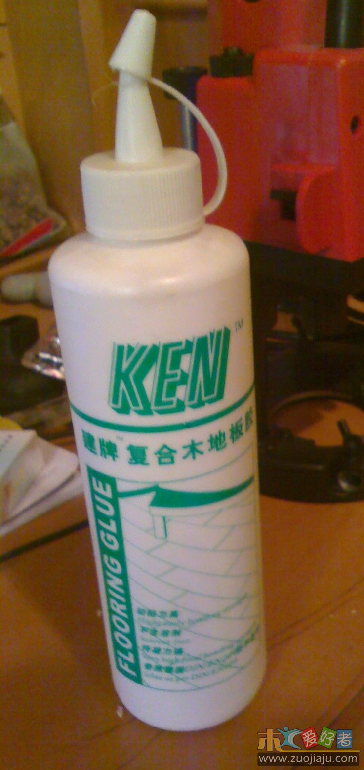 地板胶，丙烯酸聚合物（是否是白乳胶）