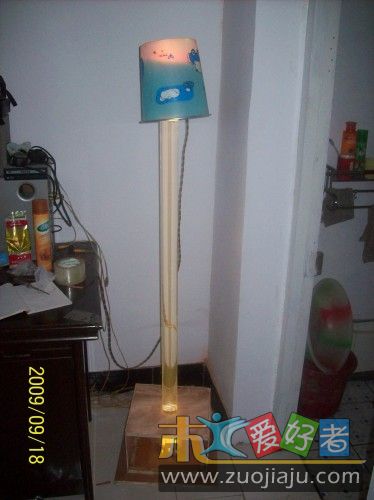 扣个垃圾桶，农村想买个灯罩都没有