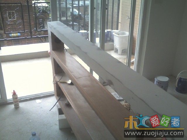 上腻子，因为没有时间所以只刮了一根